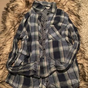 2 for $10 ◦ Maurice’s blue plaid flannel shirt size XS